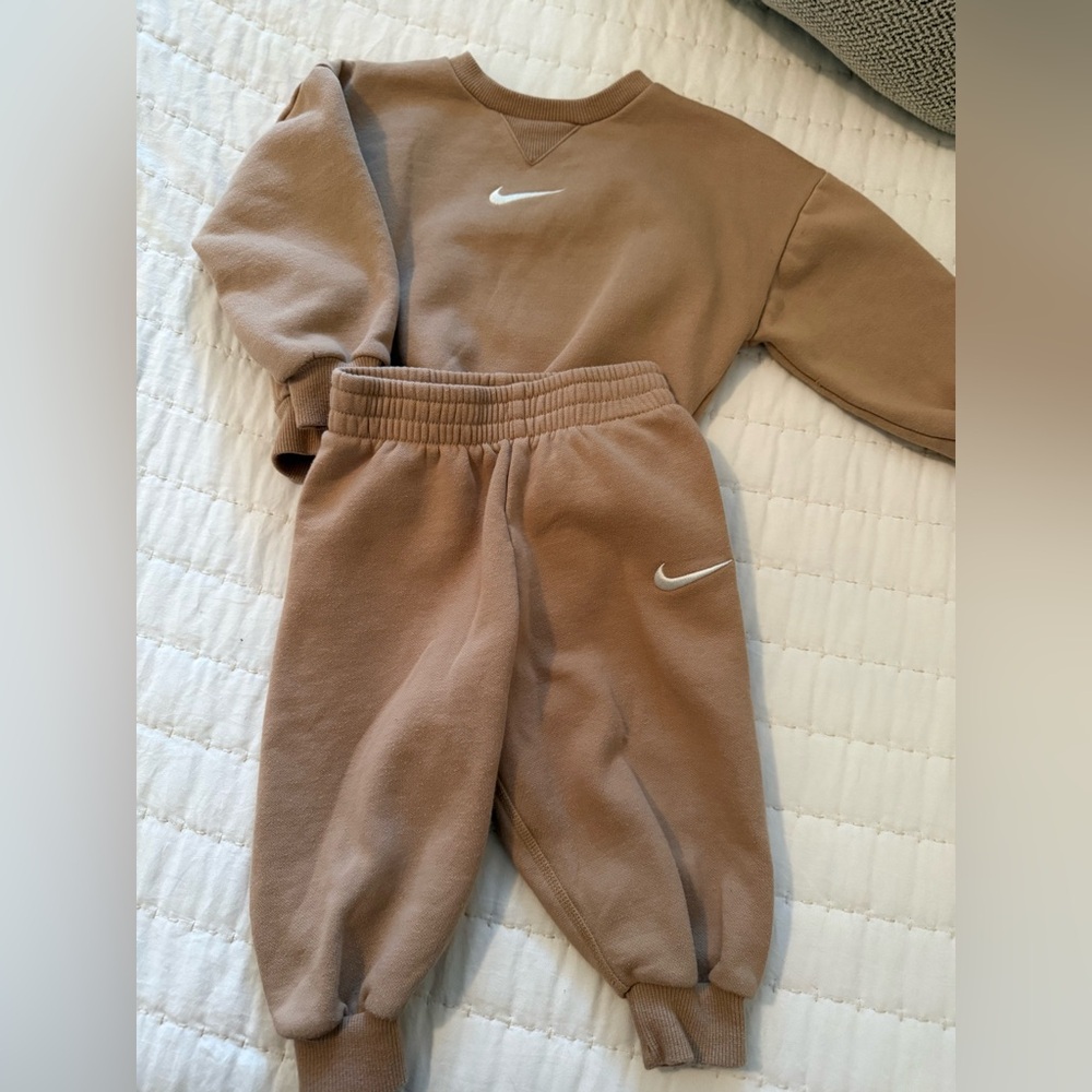 Nike Toddler Boy Brown Sweatpants set - 2T